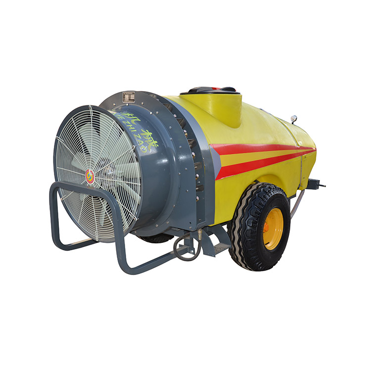 Pulverizatoare remorcate cu explozie de aer