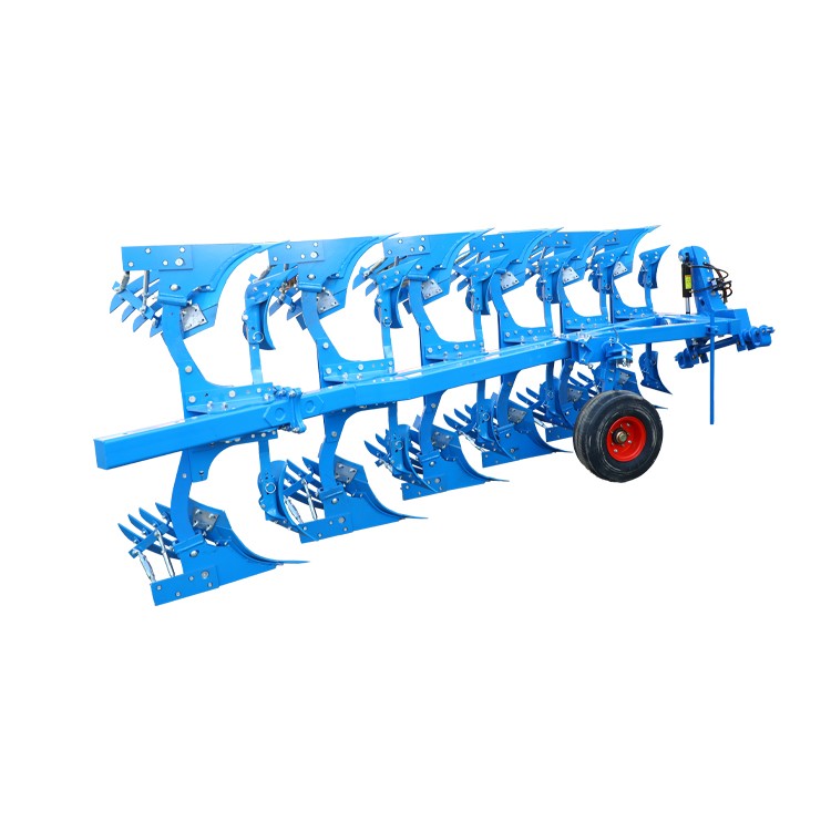 Plug cu tractor agricol