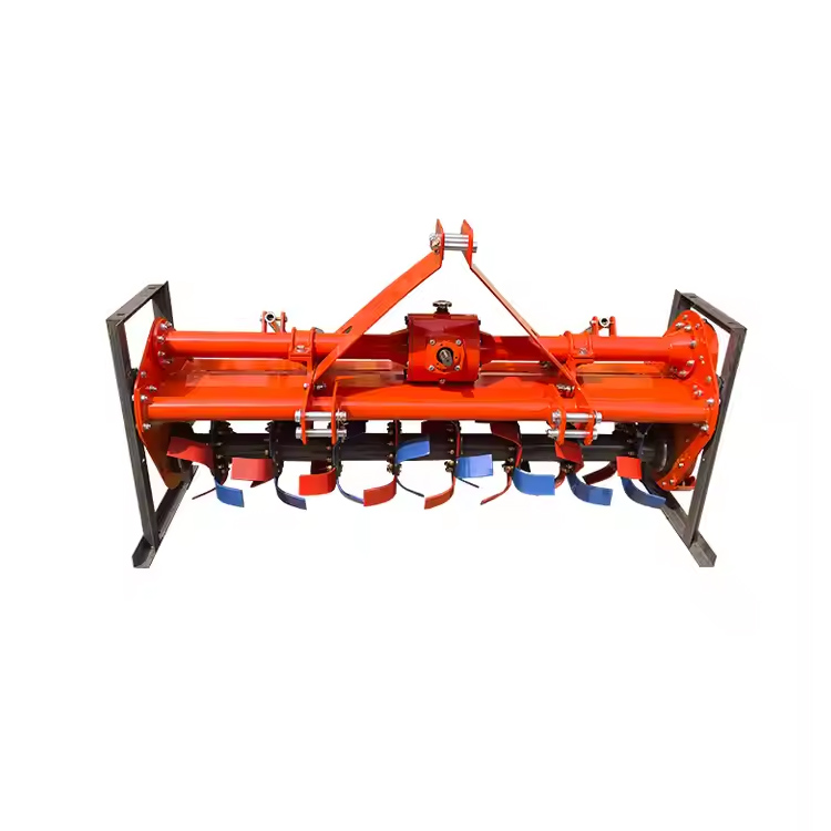 Tiller rotativ al tractorului